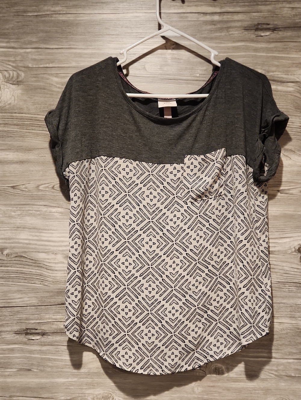 Casual Two-Tone Patterned Women’s Top - Charcoal and White